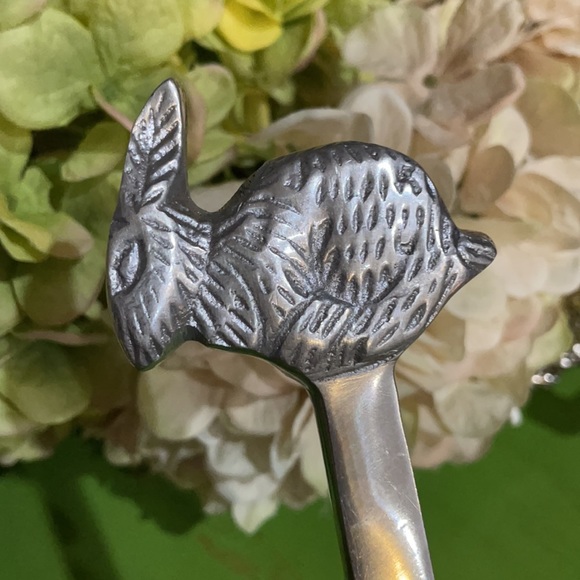 Easter Vintage Estate Old Cabin Rabbit Handle pewter salad/spoon serving pieces - Picture 5 of 8